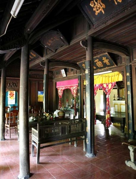 The 180-year-old house of Ho Thanh Nga family in Phuoc Tich-ancient village, Thua Thien Hue province. The 180-year-old house of Ho Thanh Nga family in Phuoc Tich-ancient village, Thua Thien Hue province.